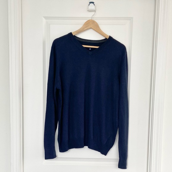 🧵MEN’S CROFT & BARROW LIGHTWEIGHT V-NECK SWEATER - Picture 1 of 3